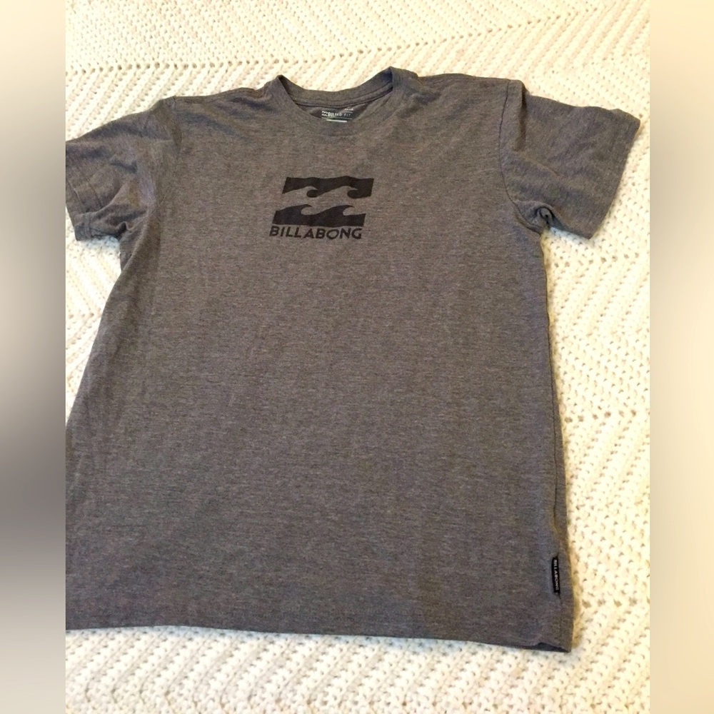 Billabong tailored fit boy’s surf skate tee shirt large